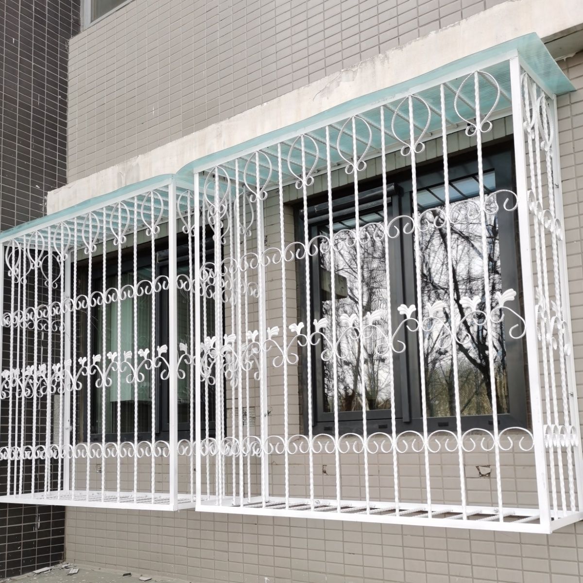 北京铁艺欧式锻钢各种花型盗窗防护栏铁棍钢筋菱形网花护栏