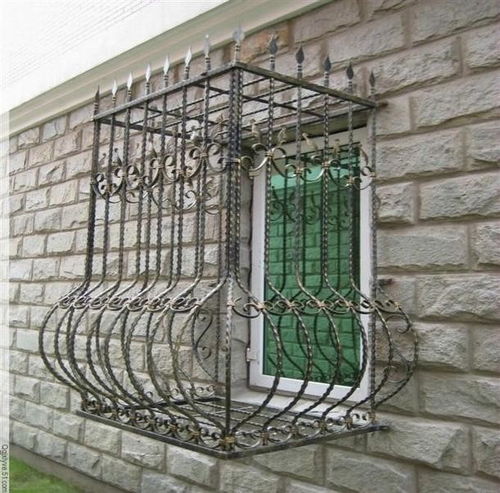 图 北京石景山安装防护栏不锈钢防盗窗防护网封阳台铁艺围栏 北京建材