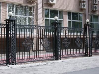 北京安装欧式铁艺围栏、小区大门、.锌钢围栏、护栏